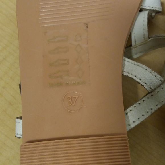 FINAL ClearOut! White Leather Strappy Flat Sandals, NEW - Picture 5 of 6